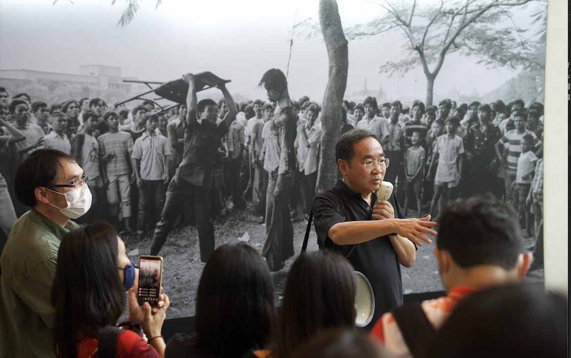 5: Ini merupakan gambar perwakilan pembunuhan beramai-ramai pada 6 Oktober. Tiada seorang pun daripada orang dalam gambar ini dikenal pasti. Gambar ini digantung pada dinding 20 meter dari tempat gambar diambil.(Foto kredit: Patporn (Aor) Phoothong)