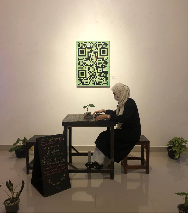 그림3. 카페같은 곳에 앉아 휴식을 취하면, 예술작품속에 들어가는 인터랙티브 장치.