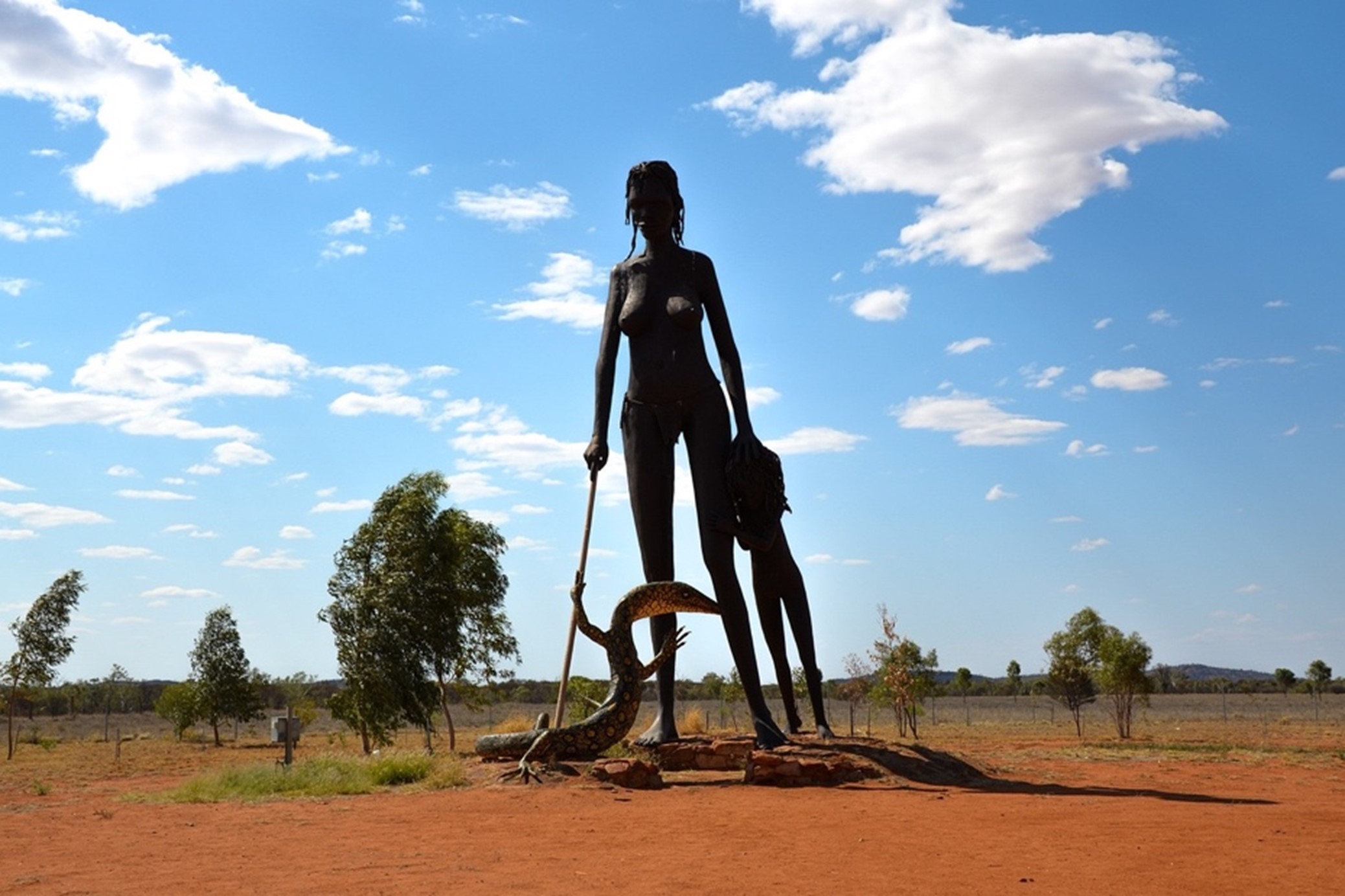 Anmatjere Man, installed in the remote desert region of Northern Australia. Created by sculptor Mark Egan, the work consists of two sets of sculptures: one depicting a male Indigenous warrior and the other depicting a mother with her child. The sculpture symbolizes the unwavering spirit of Australia's indigenous peoples and their difficult history. Image sourced from Pixabay.