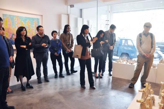 協會依照每位藝術家狀況提供各類展出機會，並以專業的策展及導覽建立藝術高度