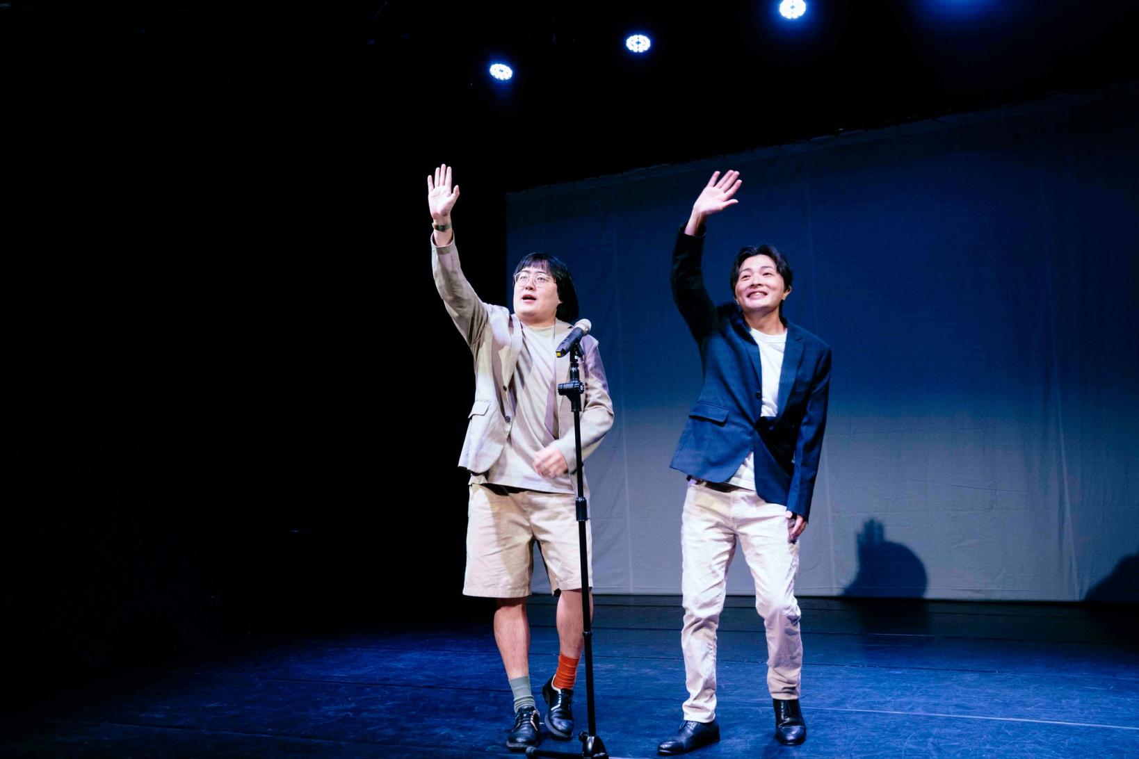 漫才藝術家劉向與聾人表演者尹宗皇